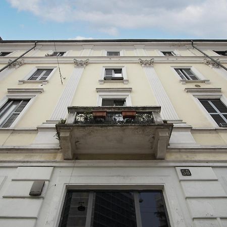 Penthouse With Patio & 2 Baths, 10 Min To Duomo Apartment Милано Екстериор снимка