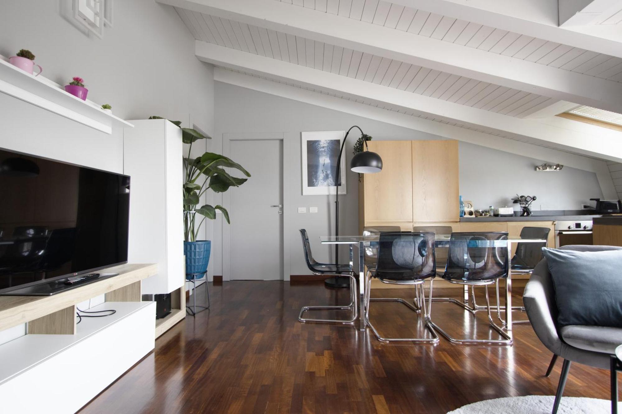 Penthouse With Patio & 2 Baths, 10 Min To Duomo Apartment Милано Екстериор снимка